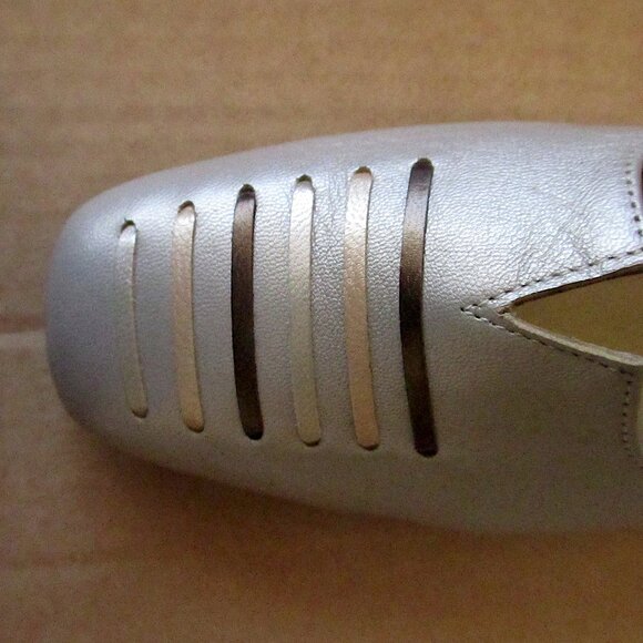 Magdesians Pearlized Taupe Pumps Women's Size 7M - Picture 3 of 9